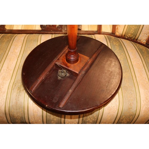 571 - Mahogany occasional table a/f