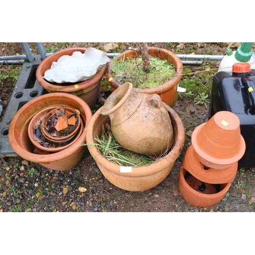 23 - Various terracotta pots (some cracks)