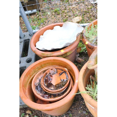 23 - Various terracotta pots (some cracks)