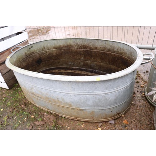 30 - Galvanised bath tub, 40