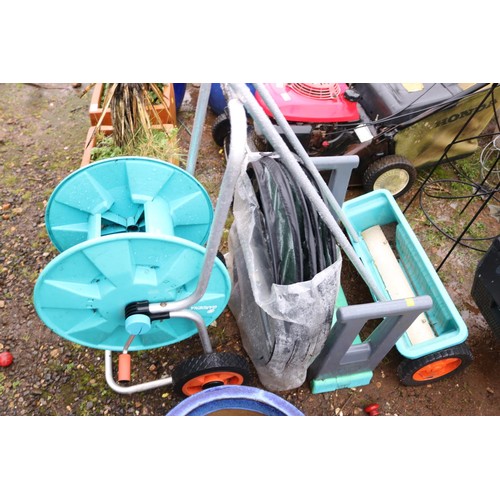 38 - Lawn spreader, hose reel, garden bag, kneeler