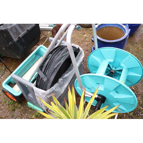 38 - Lawn spreader, hose reel, garden bag, kneeler