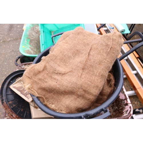 60 - 2 x wheelbarrows and plastic tubs etc