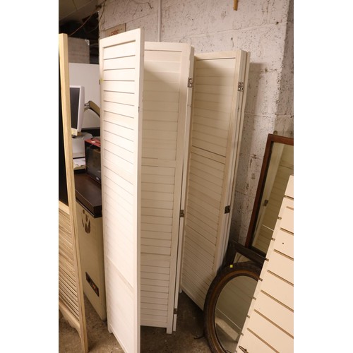 100 - 2 wooden screens/room dividers