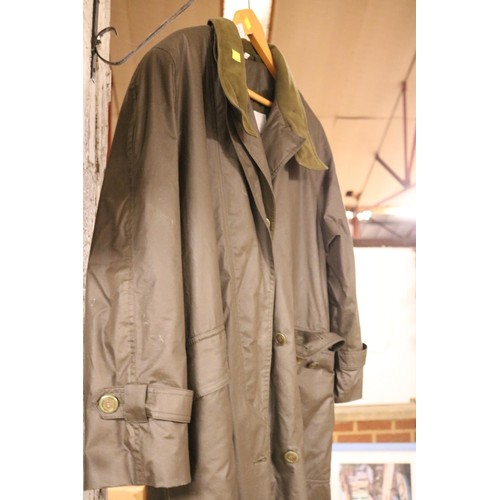 120 - Country green trench coat, size medium