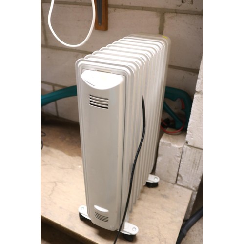 134 - DeLonghi electric radiator-warranted until 12 noon Tuesday following the above sale