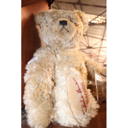 430 - Large limited Steiff bear with growler