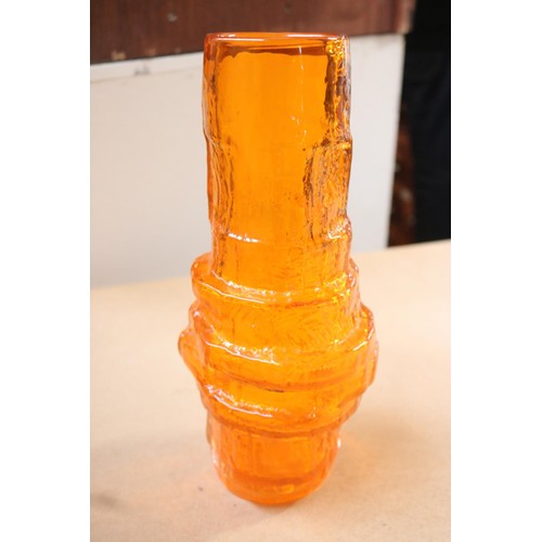 494 - Geoffrey baxter whitefriars tangerine orange hooped vase