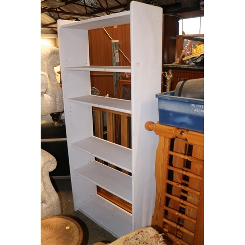 662 - Large white Bookcase