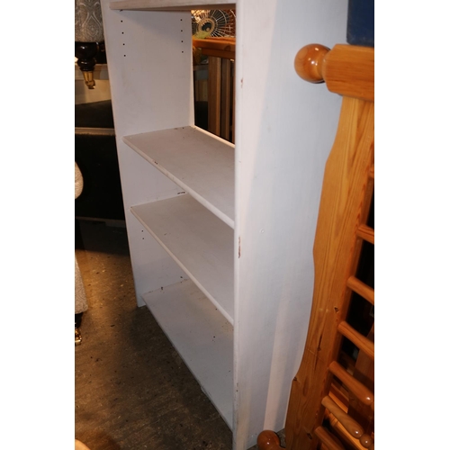 662 - Large white Bookcase