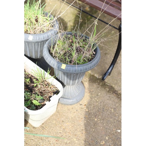 63 - Qty of plastic garden pots/planters