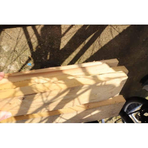81 - 4 pieces of 4 x 1 long lengths of wood