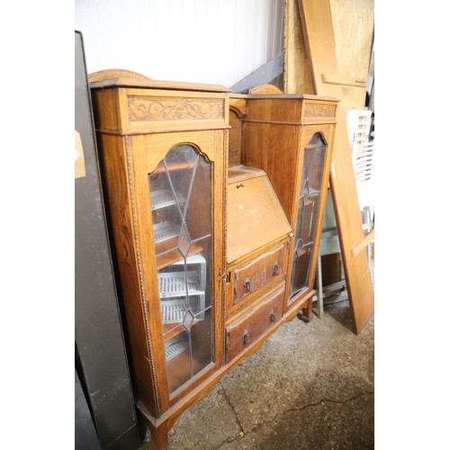 119 - Wooden display cabinet bureau with drawers (lockable) with keys