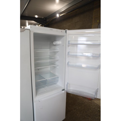 200 - Bosch Classixx fridge freezer - warranted until 12 noon Tuesday following the above sale