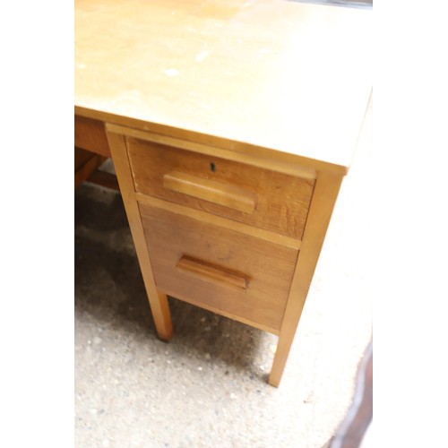 208 - six drawer kneehole desk