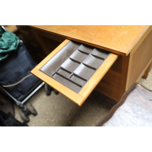 208 - six drawer kneehole desk