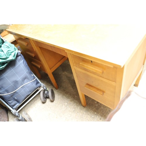 208 - six drawer kneehole desk