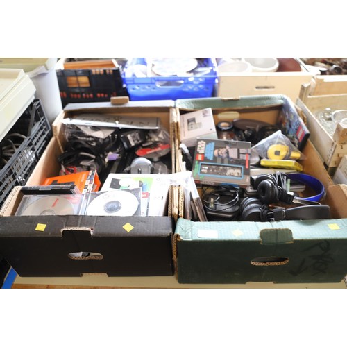 321 - 2 boxes of mixed cameras, etc