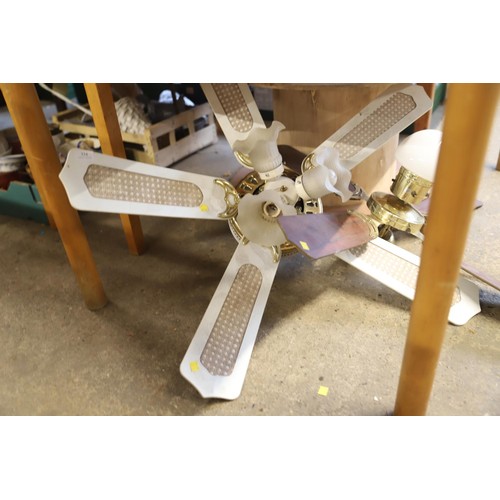 334 - 2 ceiling lights/fans