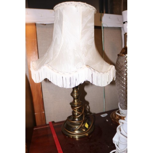 433 - 2 desk lamps & 2 table lmaps - warranted until 12 noon Tuesday following the above sale