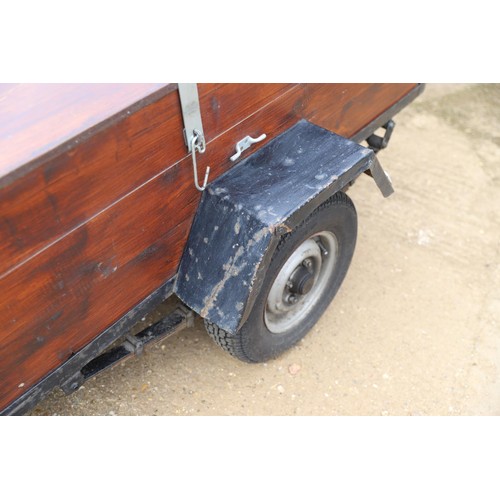 3 - trailer with lid