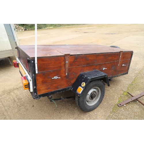 3 - trailer with lid