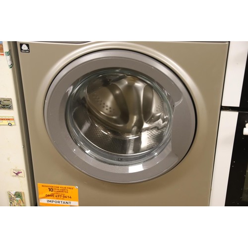 122 - Hotpoint washing machine - warranted until 12 noon Tuesday following the above sale