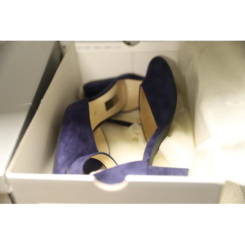 210 - Gabor size 6 Gala navy suede shoes