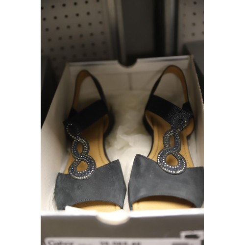 213 - Gabor size 6 Merlin navy sandals