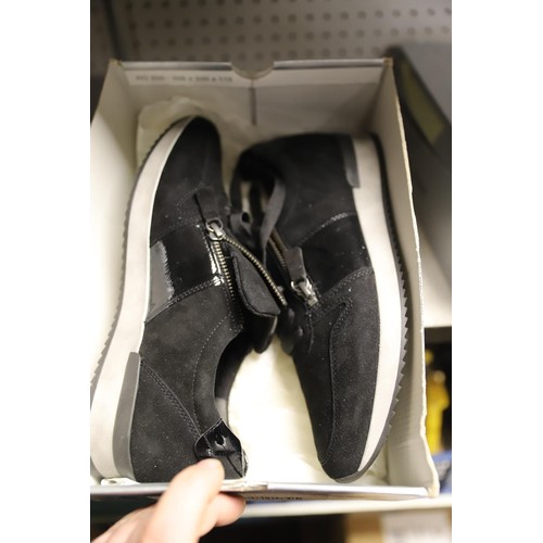 216 - Gabor size 6.5 black trainers