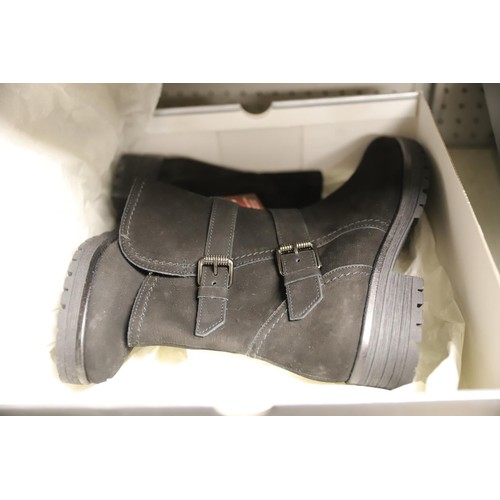 217 - Gabor size 5.5 black nubuk ankle boots