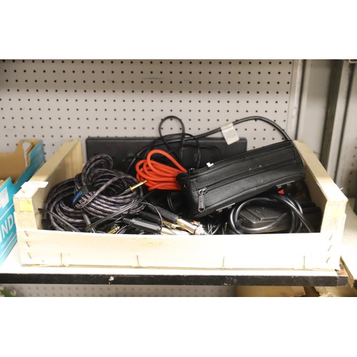 231 - Tray of various audio cables, etc - warranted until 12 noon Tuesday following the above sale