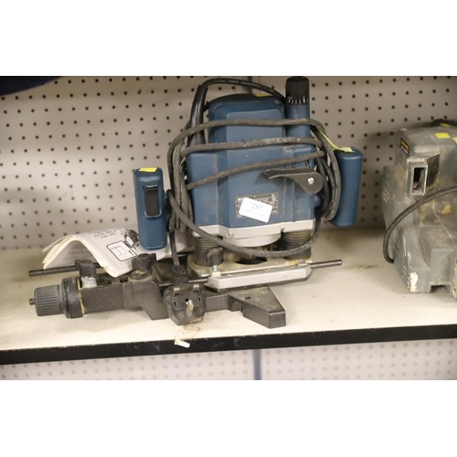 257 - Bosch router - warranted until 12 noon Tuesday following the above sale