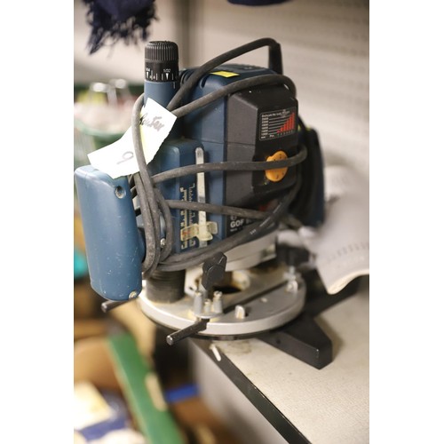 257 - Bosch router - warranted until 12 noon Tuesday following the above sale