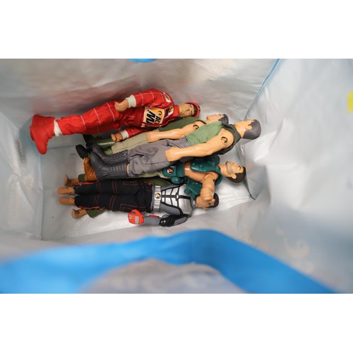 298 - Bag of action men & car