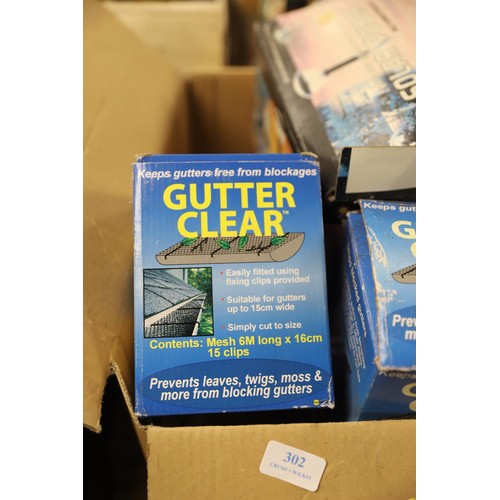 302 - Box of solar lights & gutter clear