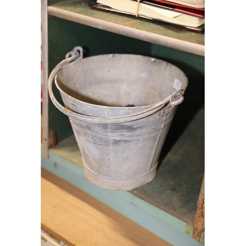 400 - Galvanised bucket & weights