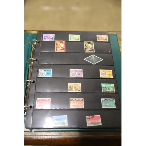 403 - Stamps - collection in 3 albums