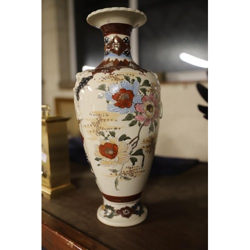 424 - Large Japanese imari vase - vintage