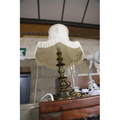 433 - 2 desk lamps & 2 table lmaps - warranted until 12 noon Tuesday following the above sale