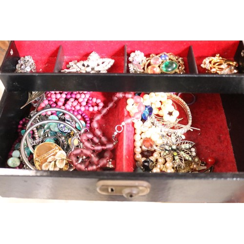 456 - Jewellery box & contents