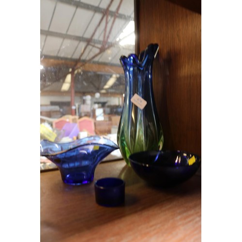 474 - Blue glass items, incl murano graduated colour tulip shaped vase