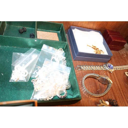 486 - Qty of jewellery & boxes