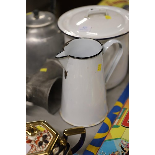 527 - Enamel lot & kettle