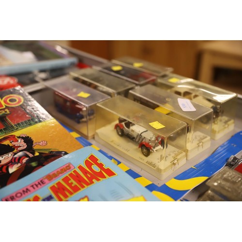 530 - 7 solido cased vintage diecast cars