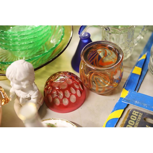 542 - Collectable coloured glass ware