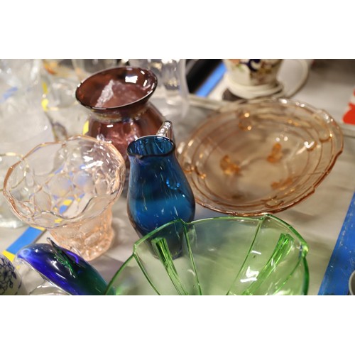 542 - Collectable coloured glass ware