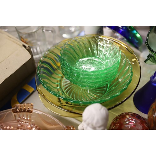 542 - Collectable coloured glass ware