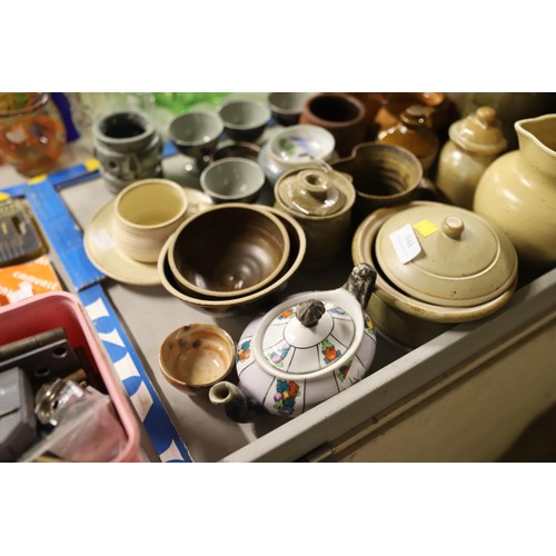 544 - Collection of pottery ware