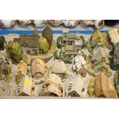 546 - Collection of Lilliput Lane cottages, churches, etc